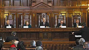 En consonancia con el Ejecutivo, la Corte prorrogó la feria extraordinaria