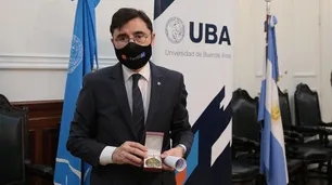 Jorge Fontevecchia recibió el Premio de la UBA a la trayectoria periodística