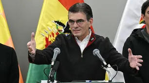 Paz renovará su gabinete en Bolivia en medio de bloqueos y escasez