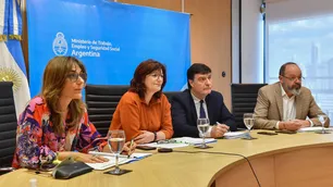 El salario mínimo pierde por goleada contra la inflación: cayó 6% en seis meses