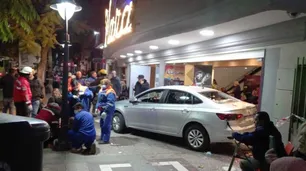 Se defendió el conductor que atropelló e hirió a 23 personas en un teatro: "No lo hice a propósito"