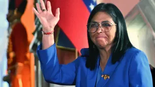 Más de la mitad de los venezolanos apoya dolarizar la economía para frenar la inflación