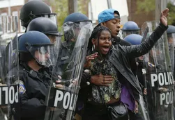Enfrentamientos en Baltimore tras el asesinato de un hombre afroamericano