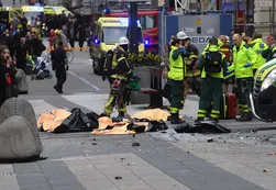 Atentado terrorista en Estocolmo: un camión atropelló a una multitud