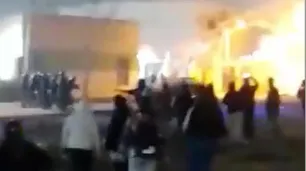 Destrozos y represión en un jardín de Virrey del Pino por un portero acusado de violar niños