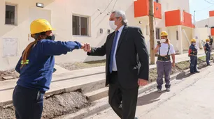 Alberto Fernández agradeció a las "albañilas": qué dicen los expertos de esta palabra