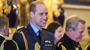 Cuál el particular vehículo que usa el príncipe Guillermo para visitar a su padre en el castillo de Windsor