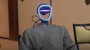 Japón presenta a Buddharoid, el monje robot que brinda consejos espirituales con inteligencia artificial