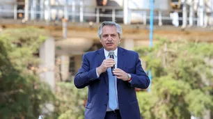 Alberto Fernández encabeza un acto por el Día de la Construcción en Loma Negra