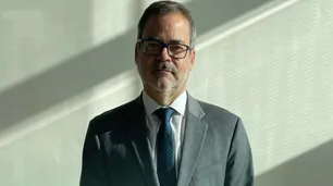 El Gobierno desplazó de sus cargos al embajador en España y al cónsul en Nueva York