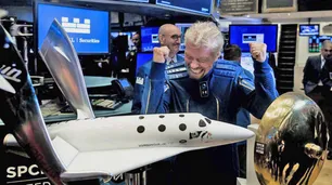 Richard Branson vuela al espacio y desmiente una rivalidad con Bezos