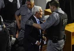 Miguel Etchecolatz fue internado de urgencia por un ACV