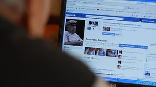 El 44% de los adultos mayores utiliza Facebook y WhatsApp para combatir la soledad