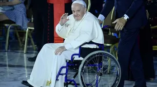 Francisco suspende su viaje a Ucrania o Rusia por sus problemas de rodilla
