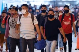 Los casos de Covid aumentan: el gobierno pide vacunación y barbijos, pero no pondrá restricciones