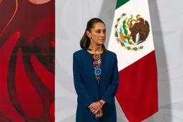 Sheinbaum presenta prototipo de Olinia, el primer auto eléctrico respaldado por el gobierno mexicano