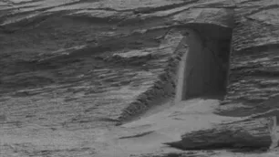 Una misteriosa "puerta" vista en Marte desató teorías conspirativas: la explicación de los científicos