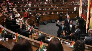 Javier Milei participó en la asunción de Rodrigo Paz Pereira y acaparó la atención del Parlamento