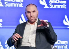 Martín Guzmán criticó la decisión del Banco Central de enviar oro al exterior y se cruzó con Lucas Llach