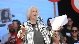 Estela de Carlotto cargó contra Javier Milei en la marcha: "Hay que cansarlo hasta que se vaya"