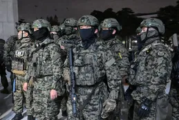 El presidente surcoreano no renuncia y los manifestantes tampoco