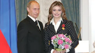 Activistas piden que Alina Kabaeva, supuesta novia de Vladimir Putin, sea expulsada de Suiza
