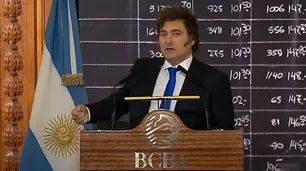 Milei dijo que vetará las leyes aprobadas en el Senado y calificó de "traidora" a Villarruel
