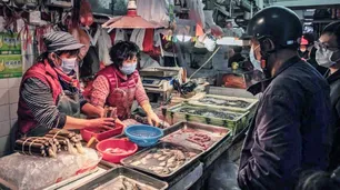 Aseguran haber identificado al “caso cero” de covid en el mercado de Wuhan