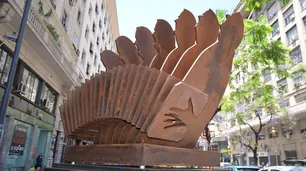 Aníbal Troilo ya tiene su escultura en el centro porteño