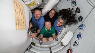 Los astronautas varados de la NASA volvieron a la Tierra tras más de 9 meses en la Estación Espacial Internacional