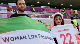 Mundial Qatar 2022| Fanáticos iraníes atacaron a una mujer por protestar contra la muerte de Mahsa Amini