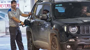 La liberación de precios avanza: aumentos de hasta el 30% en la nafta antes de la asunción de Javier Milei
