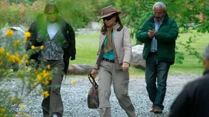 Denuncian que el jardinero y una empleada de Cristina kirchner fueron "vacunados vip"