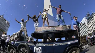 Una familia argentina regresó al país tras 22 años recorriendo el mundo en un auto de 1928