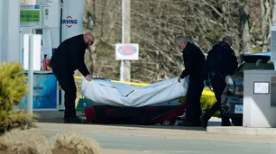 Canadá: un hombre armado en un auto policial falso mató al menos a 16 personas