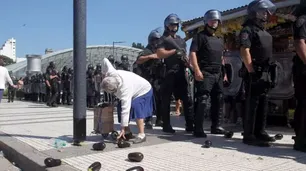 Buscan a la abuela de la foto viral que juntaba verduras durante el "feriazo"
