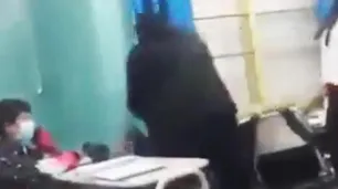Video | Se cansó del bullying de su compañero y se defendió en plena clase