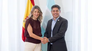 Kicillof se muestra con líderes globales en España y busca proyectarse frente al avance de la derecha