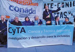 Los becarios redoblan la apuesta y mantendrán la toma el fin de semana