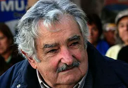 El emotivo episodio de Mujica con un indigente