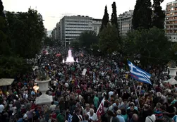 De la Rúa le advierte a Grecia: "Lo importante es no caer en la apropiación de depósitos"