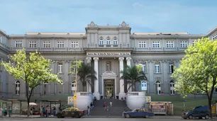 Incendio en el Hospital Elizalde: trabajan bomberos en el lugar