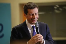 Elecciones en EEUU: un exalcalde y un senador lideran las primarias demócratas en Iowa