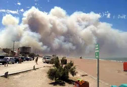 Un incendio amenaza al balneario de Claromecó