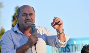 Intendente K de Ensenada pagará un bono de $32 mil a sus empleados