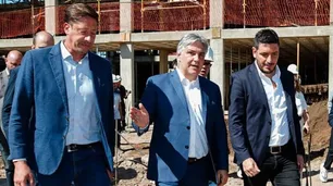 Marcos Ferrer por los 30 años del atentado en la fábrica Militar: "Es la primera vez que viene un gobernador"