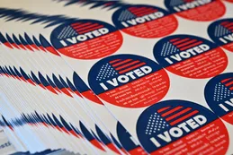 Entre la "amenaza" a la democracia y el voto latino: 6 claves de las elecciones en Estados Unidos