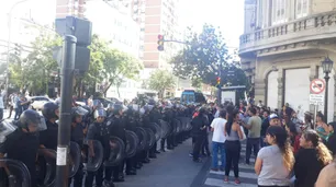 Violento desalojo en la feria de San Telmo: hay 18 detenidos