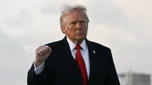 Donald Trump envió a J.D. Vance a negociar con Irán, para que vuelva políticamente destripado