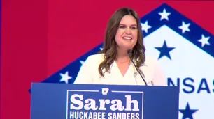 La gobernadora de Arkansas prohíbe la palabra Latinx